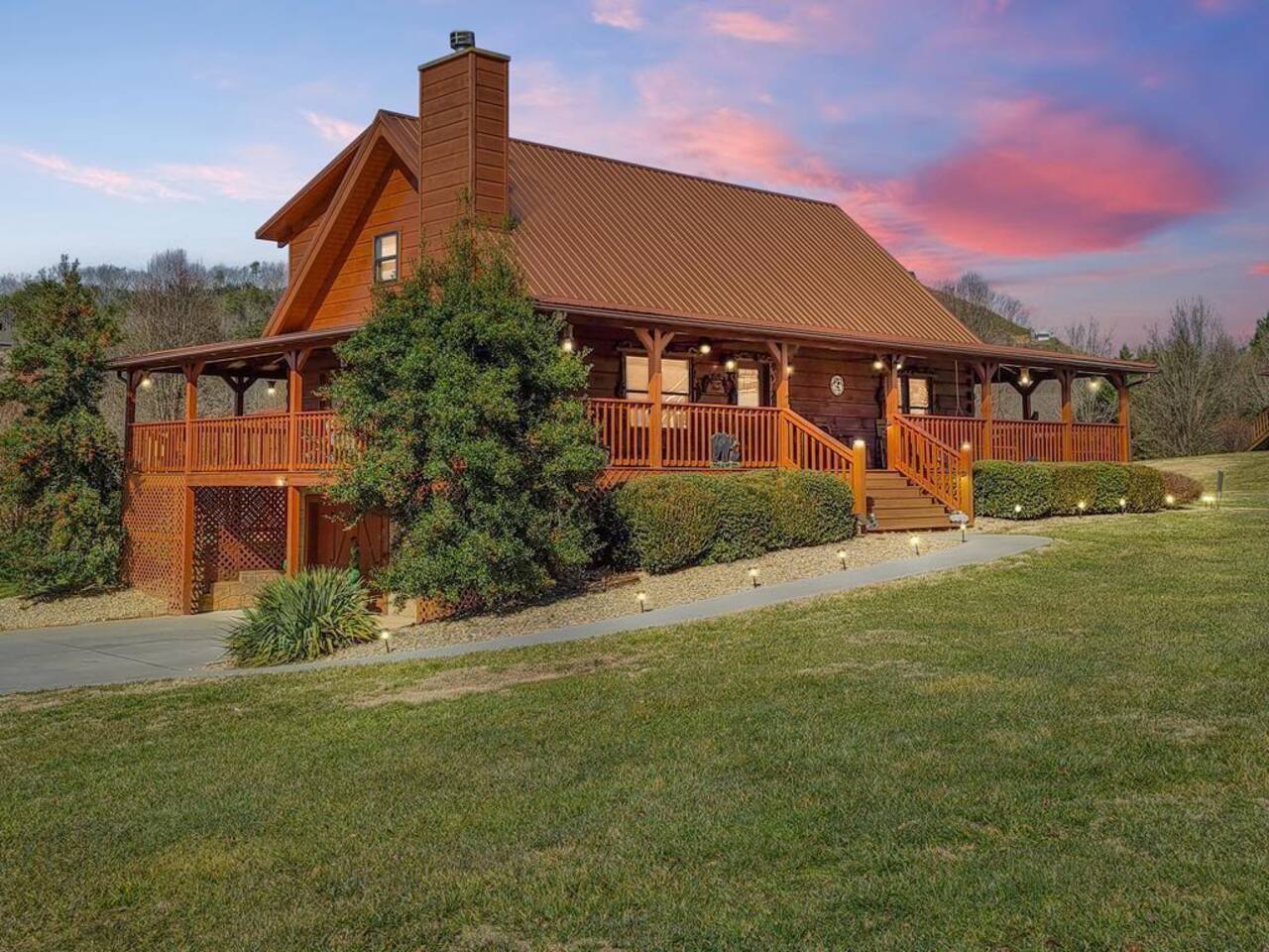 “Autumn Rose” Best Darn Porch w/Theater, Fire Pit