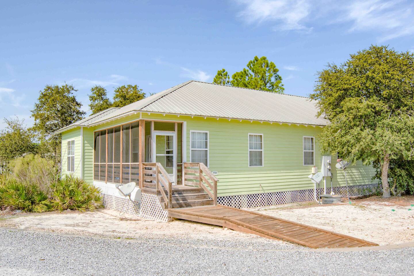 Poolside, Tennis, King Suites - Hannah's Hideaway