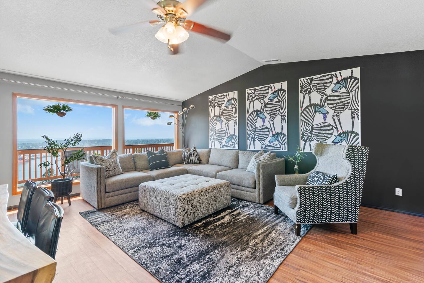 Mountain & River View - Spacious - Modern Home!