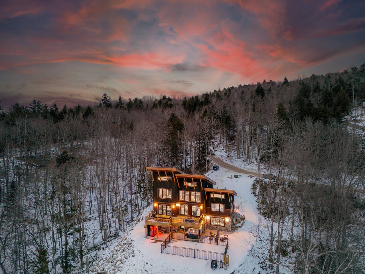 Winter Retreat, Ski Storage, HotTub, Sauna
