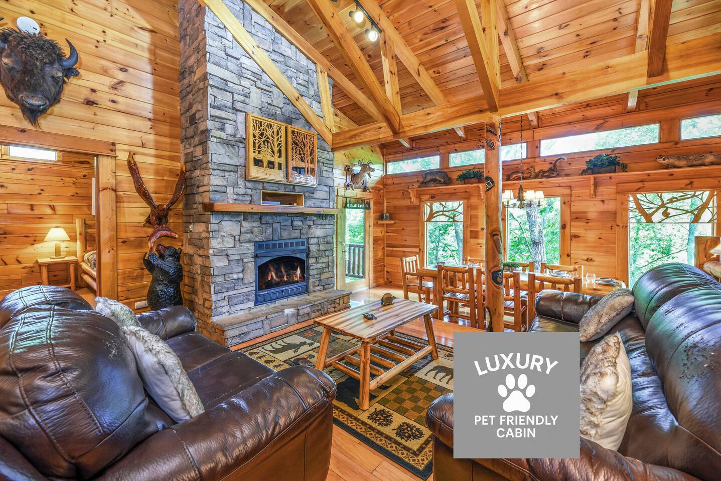 Luxury Cabin • 4 King Beds • Jacuzzi in Each Room