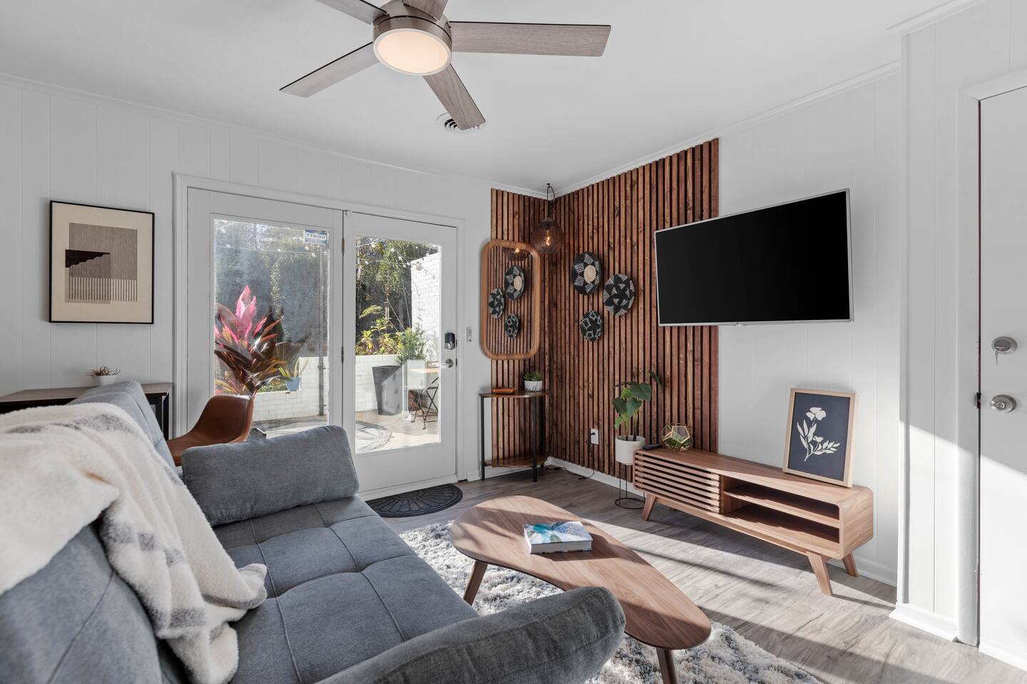 Private Garden Retreat, King Bed, TMH, Downtown