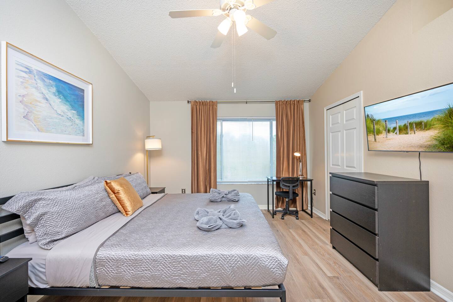 Gated Upscale 2BR Townhome - KING Bed, Pool, WiFi, Wash & Dry, AC, Private Patio facing preserves, Free Parking -- NICE FOR Medical, Business, Groups, Relo - by Moffitt Cancer CTR, Tampa Palms, Hunters Green, Live Oak, Cory Lake, New Tampa, Wesley Chapel