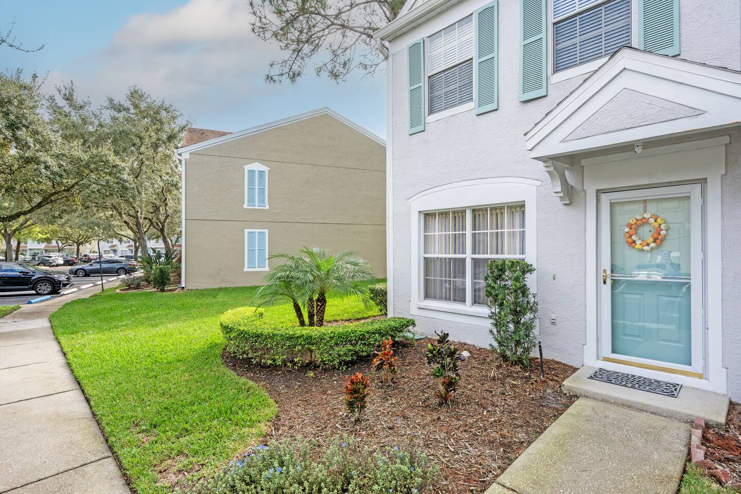 Gated Elegant 2BR Townhome - KING Bed, Pool, WiFi, Wash & Dry, AC, Private Patio facing preserves, Free Parking -- NICE FOR Medical, Business, Groups, Relo - by Moffitt Cancer CTR, Tampa Palms, Hunters Green, Live Oak, Cory Lake, New Tampa, Wesley Chapel