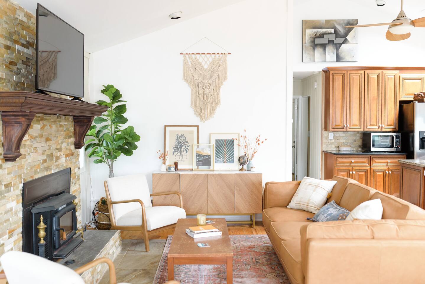 Tranquil Lake Escape! Amazing views, Fireplace!