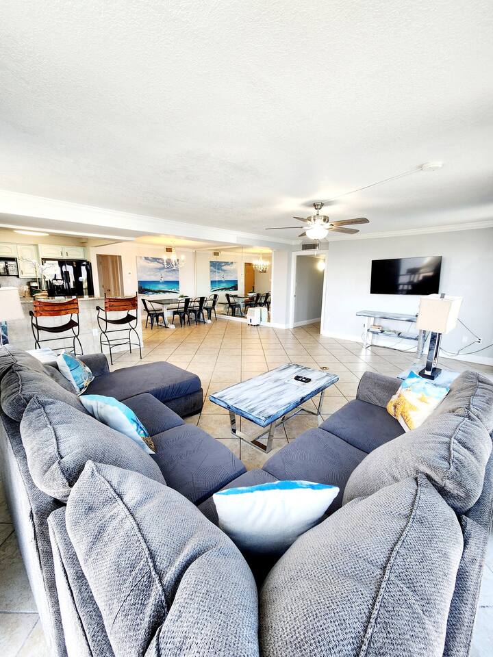 Endless Relaxation/condo by the beach/monthly disc