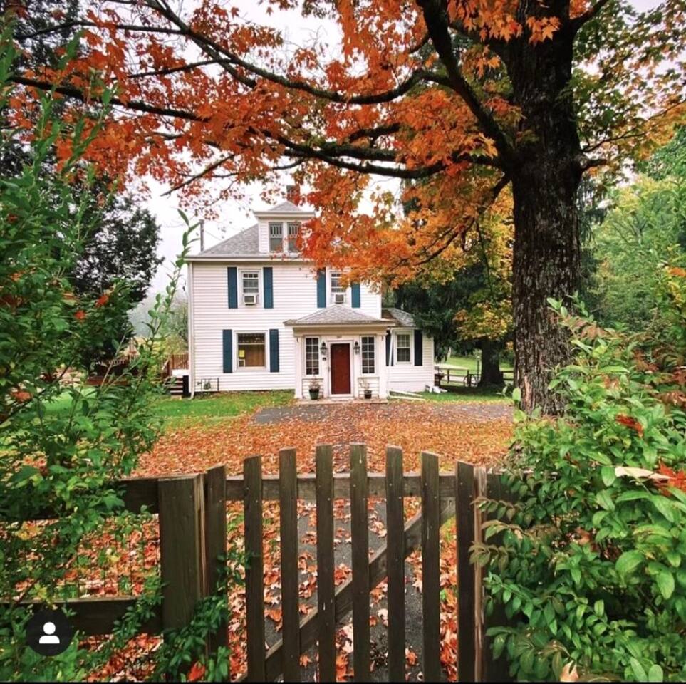 Spacious 5BR Catskill Retreat Near Saugerties Hike