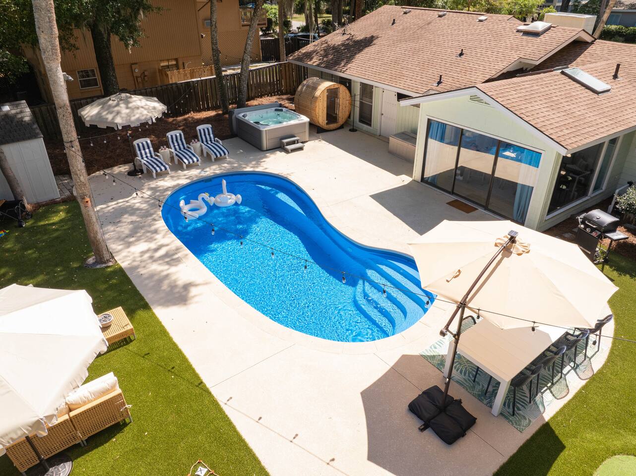 400 steps to Beach | Private Pool,Sauna,Spa, Games