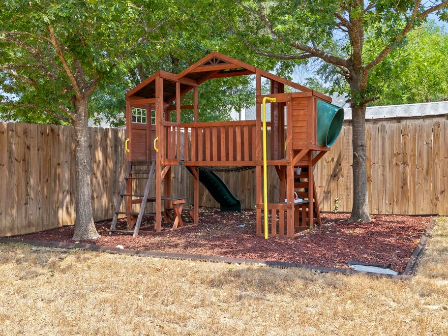 Office, Patio, Yard, Pet Friendly, Playground