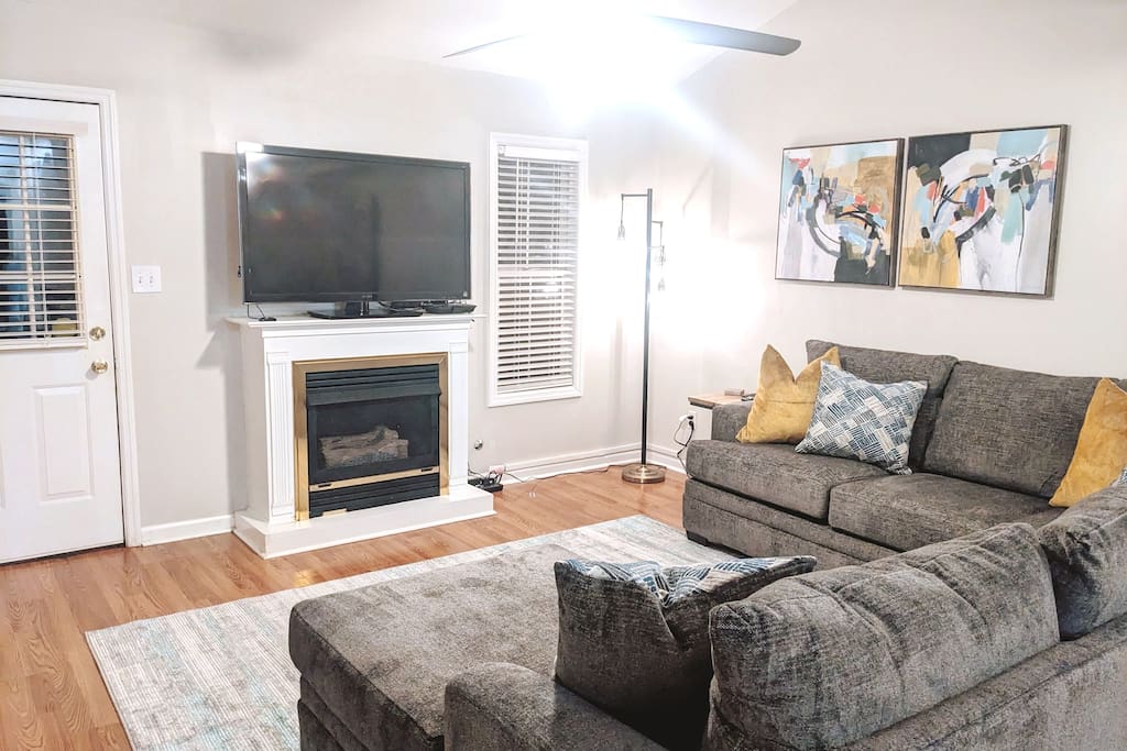 Pet Friendly condo, walk to the Masters