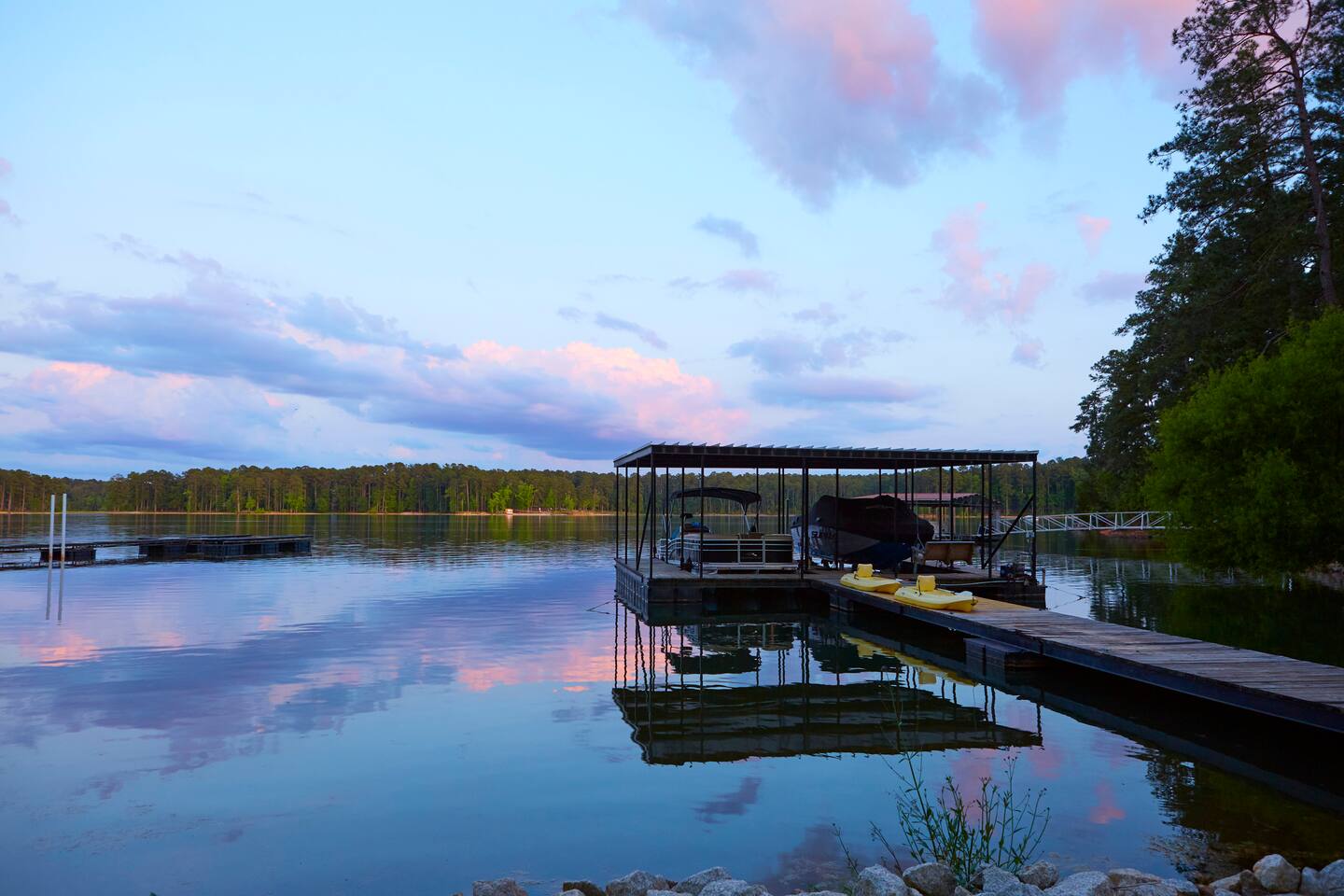 Lake front home, pet friendly, kayaks provided - Holiday Home