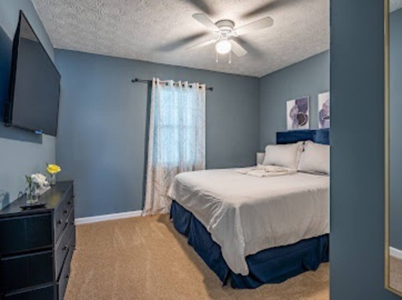 Beautiful Room Near Downtown by Deity Villas