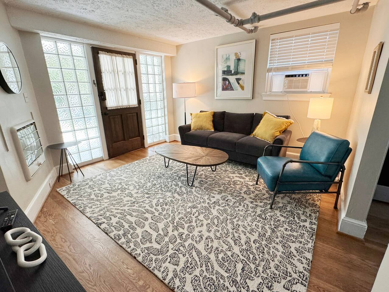 Central & Quaint 1bd/1bath Apt