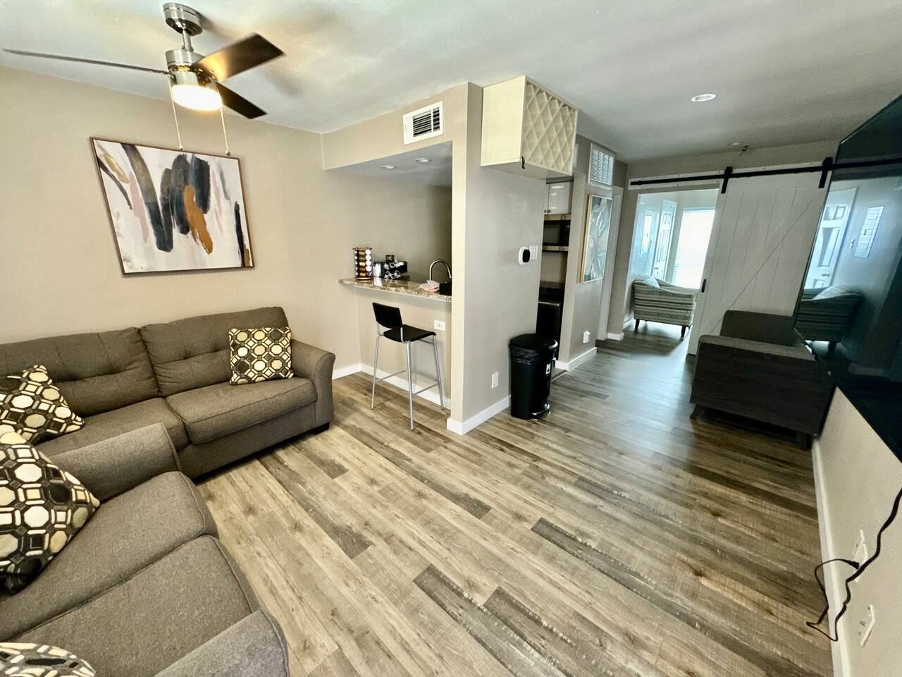 Gated Uptown Business Condo - Knox Henderson