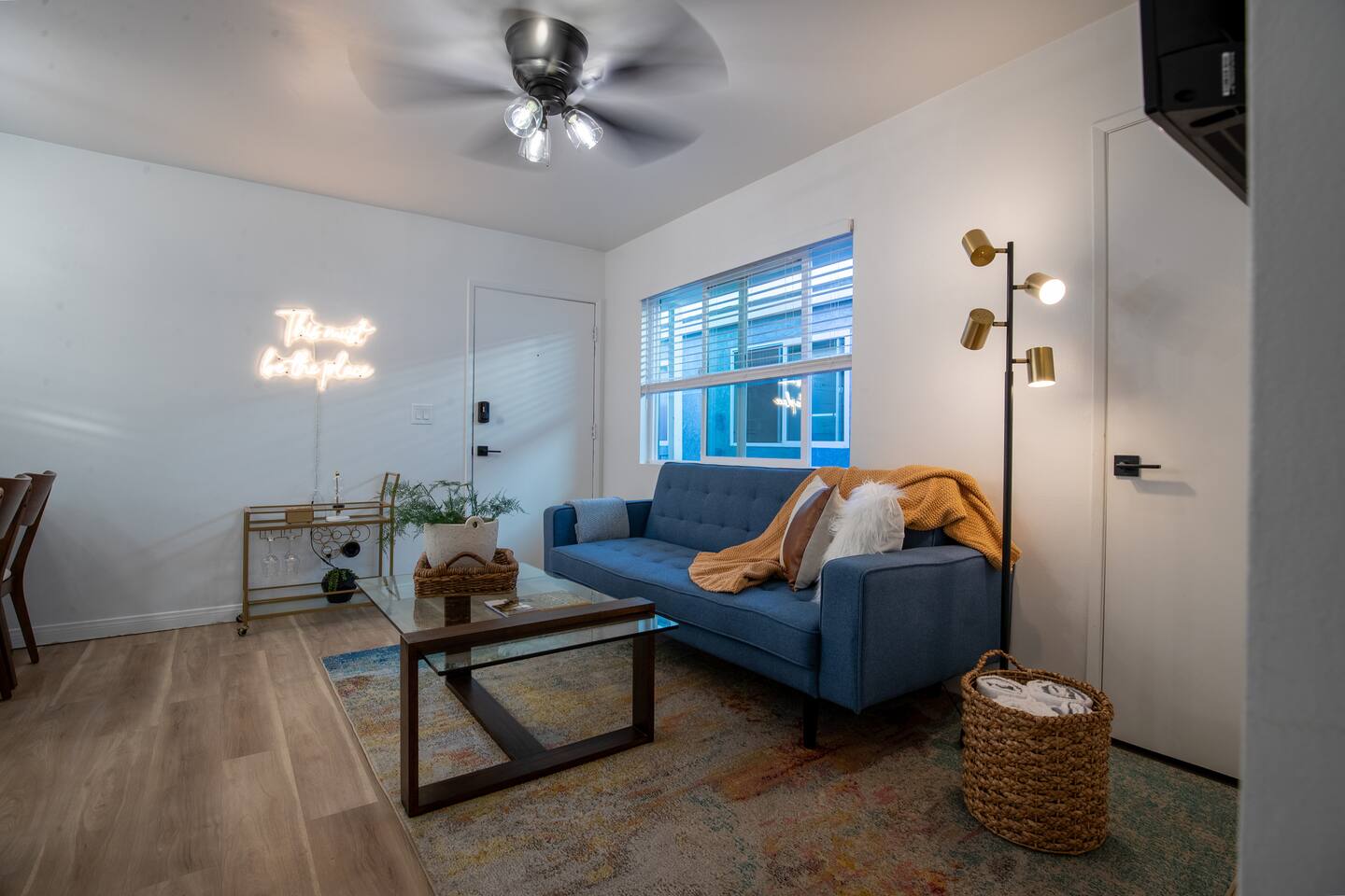 Steps from the beach! 2bd Extended Loft w/parking