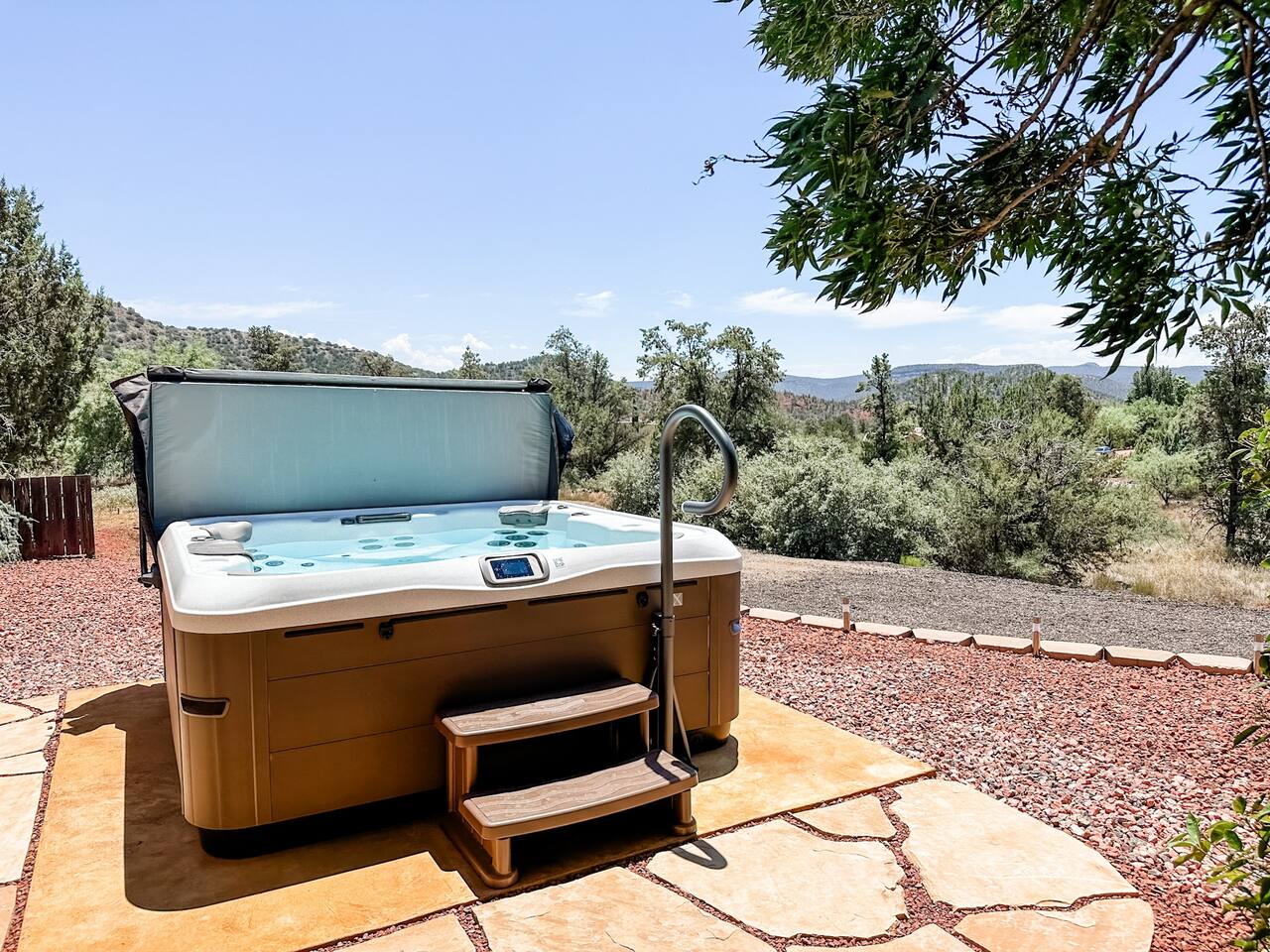 Secluded Sedona Escape w/ Hiking, Hot Tub & Views