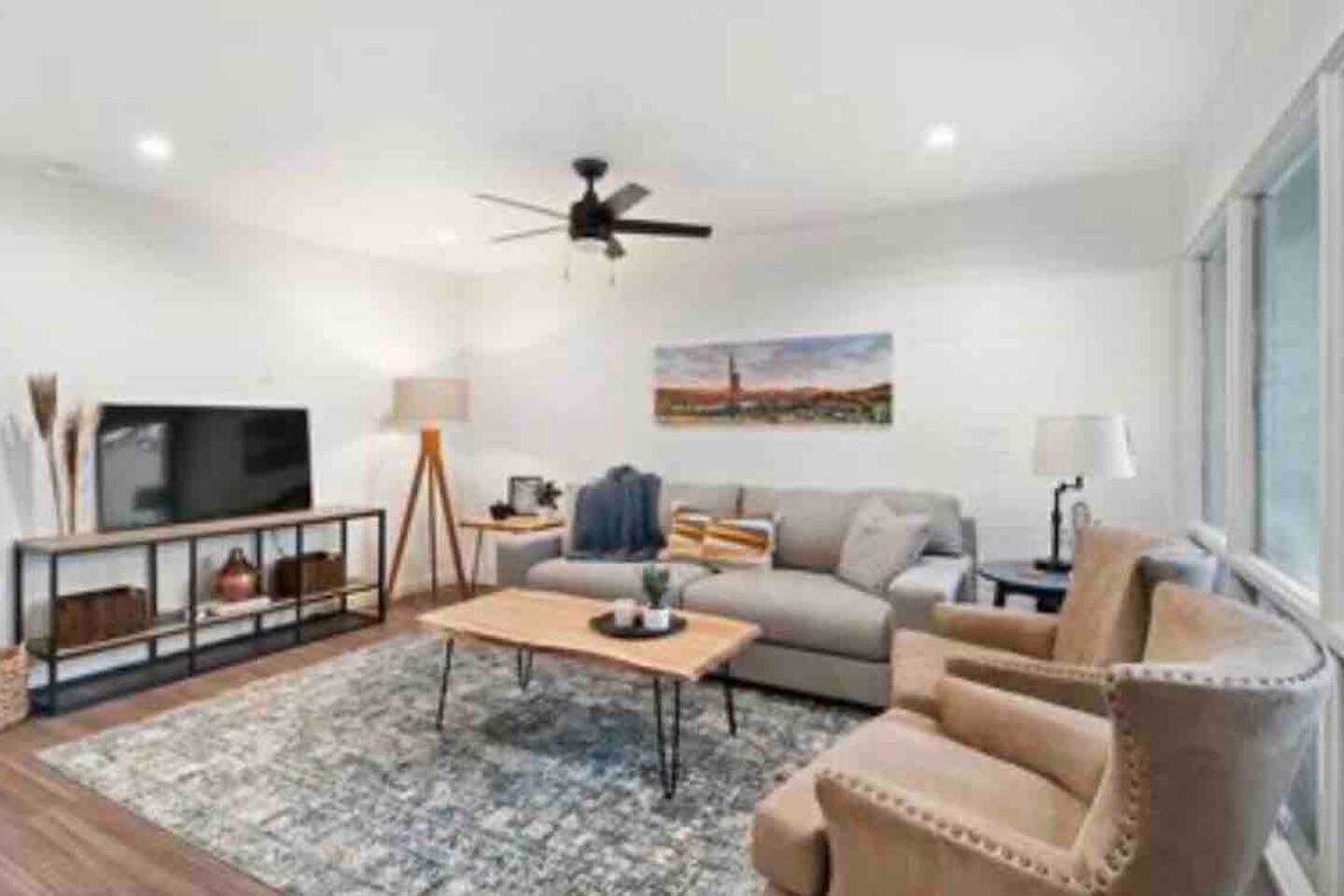 Charming Condo, Walk to Old Town