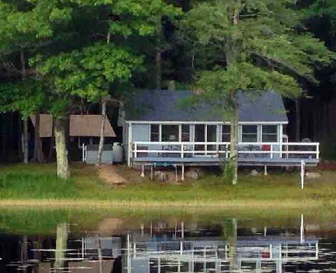 Idyllic Wooded Lakeside Retreat