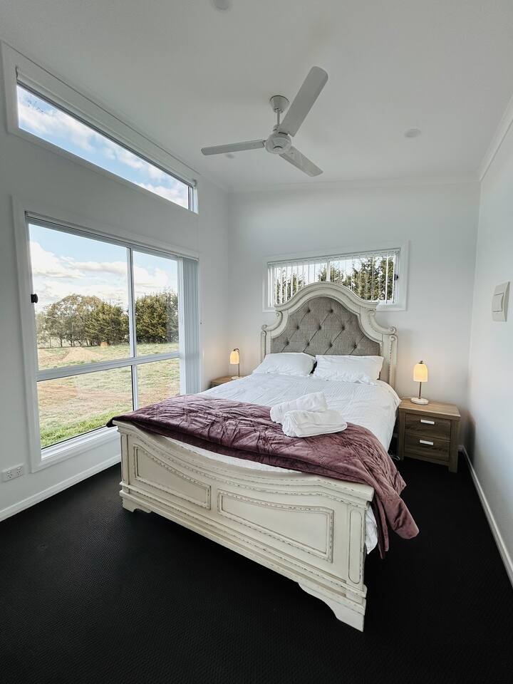 Country Cabin #1/Self Contained/Executive Comfort