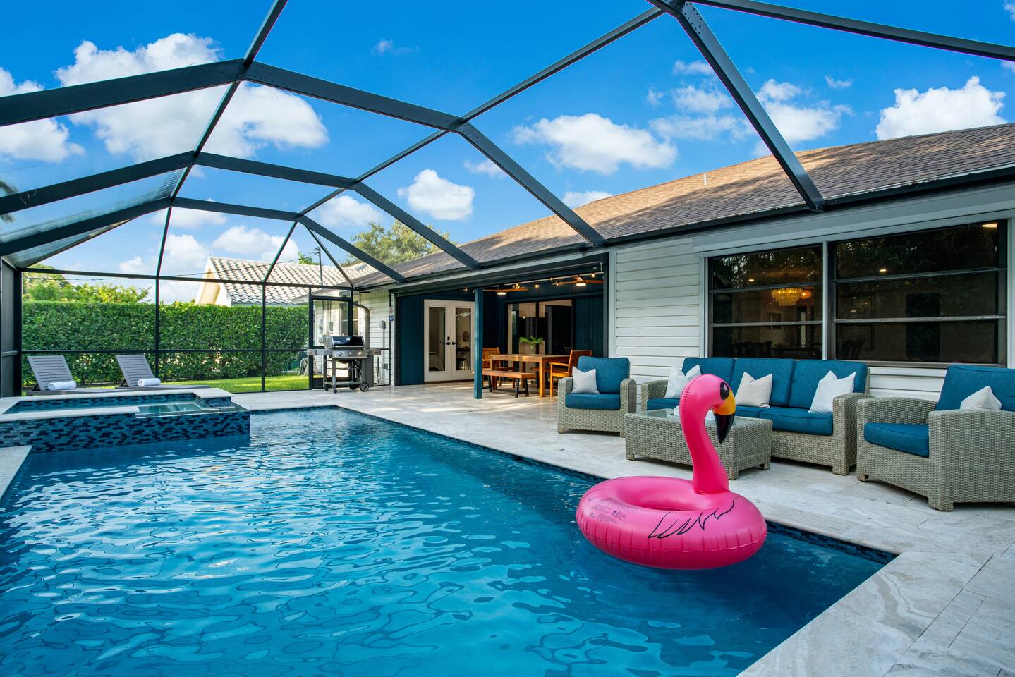5 min to Beach Summer Getaway_ Pool + Spa