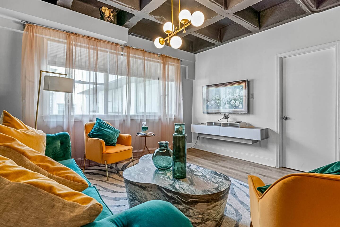 Chic Art Deco 2BD/1BA Retreat in Vibrant Buckhead
