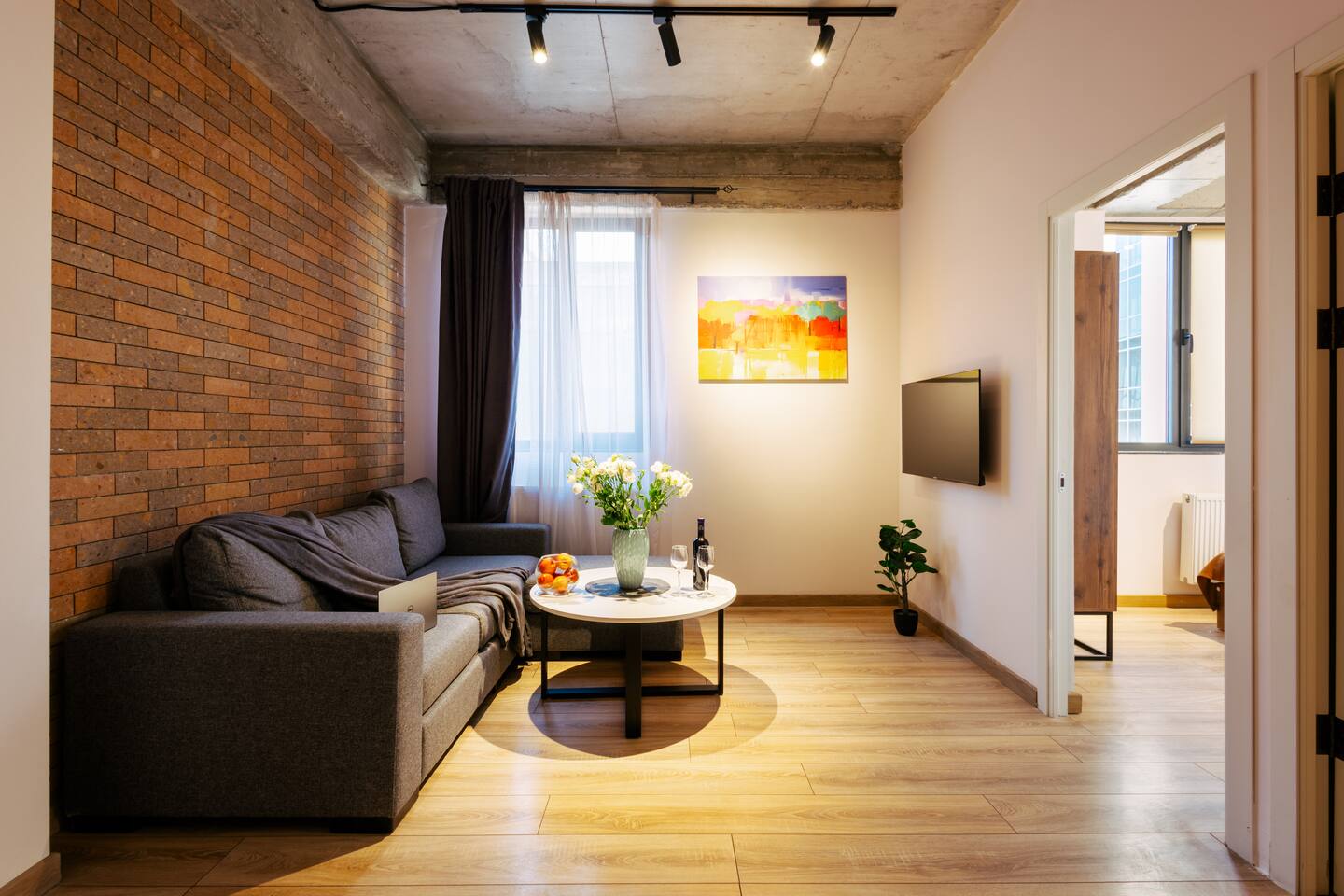 Central Sleek New-Build W/ Self Check-In