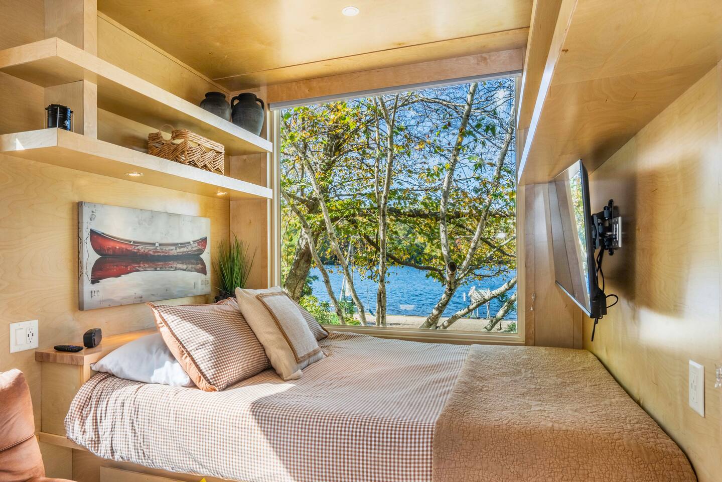 Couple’s Lakefront Cabin | Tiny House with a View