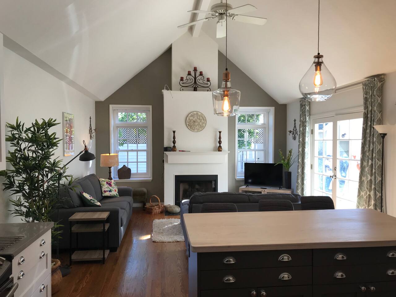 Elegance on one of Santa Rosa's prettiest streets!