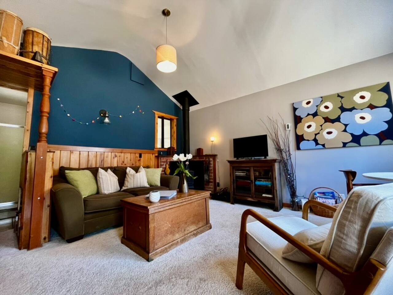 Cozy 2 BR pet-friendly home: Firepit + Wood stove