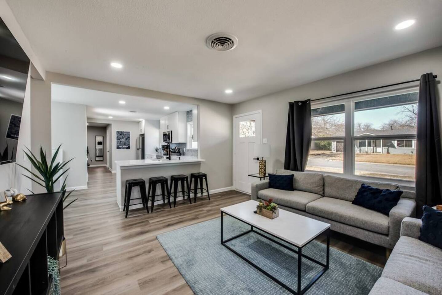 Modern Pet-Friendly Home Near Stockyards+Downtown