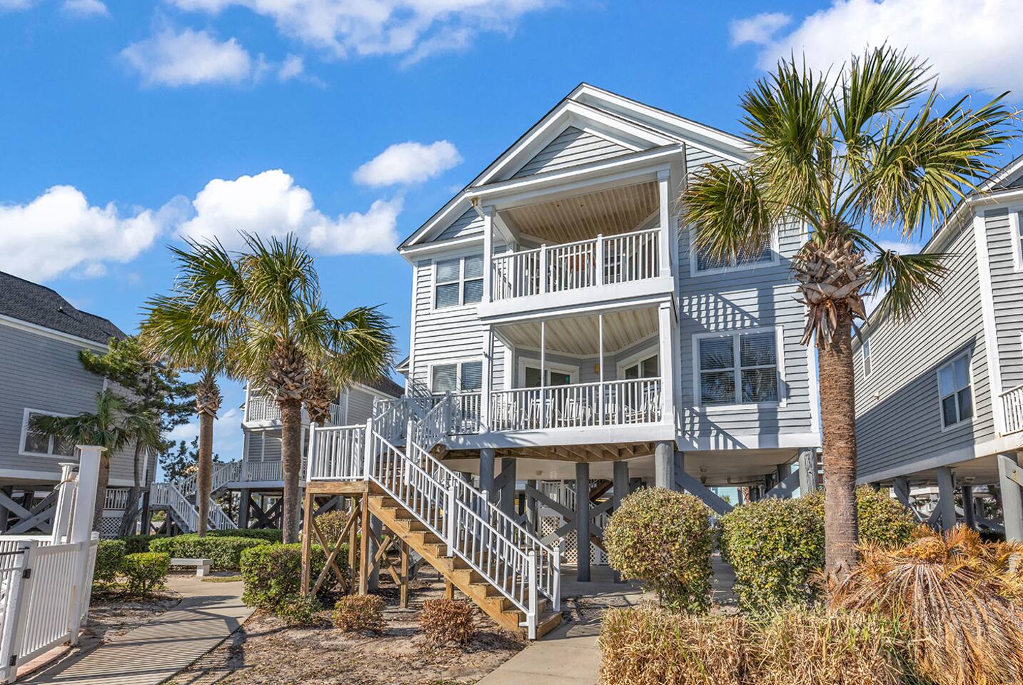 Twin Oceanfront Homes | 32 Guests | 8 cars | Pool