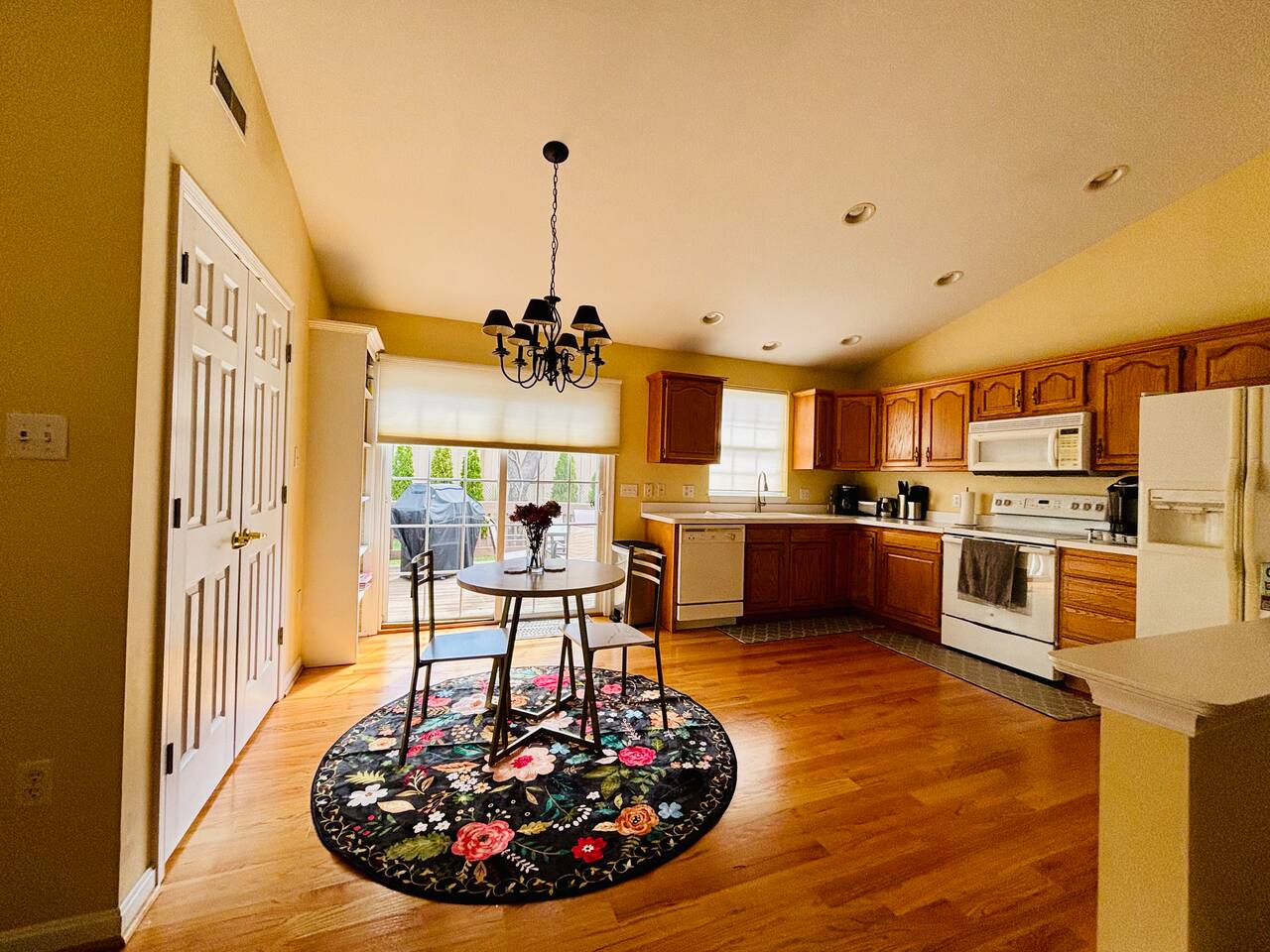 Ray of Sunshine-Dog Friendly, 4BR,furnished deck photo 21