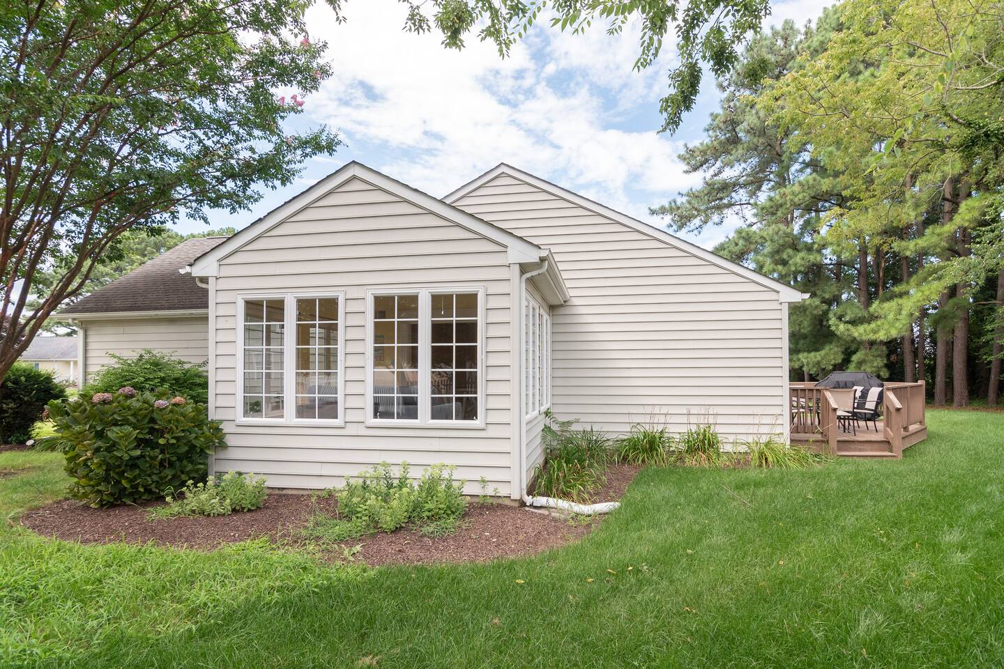 Ray of Sunshine-Dog Friendly, 4BR,furnished deck photo 45