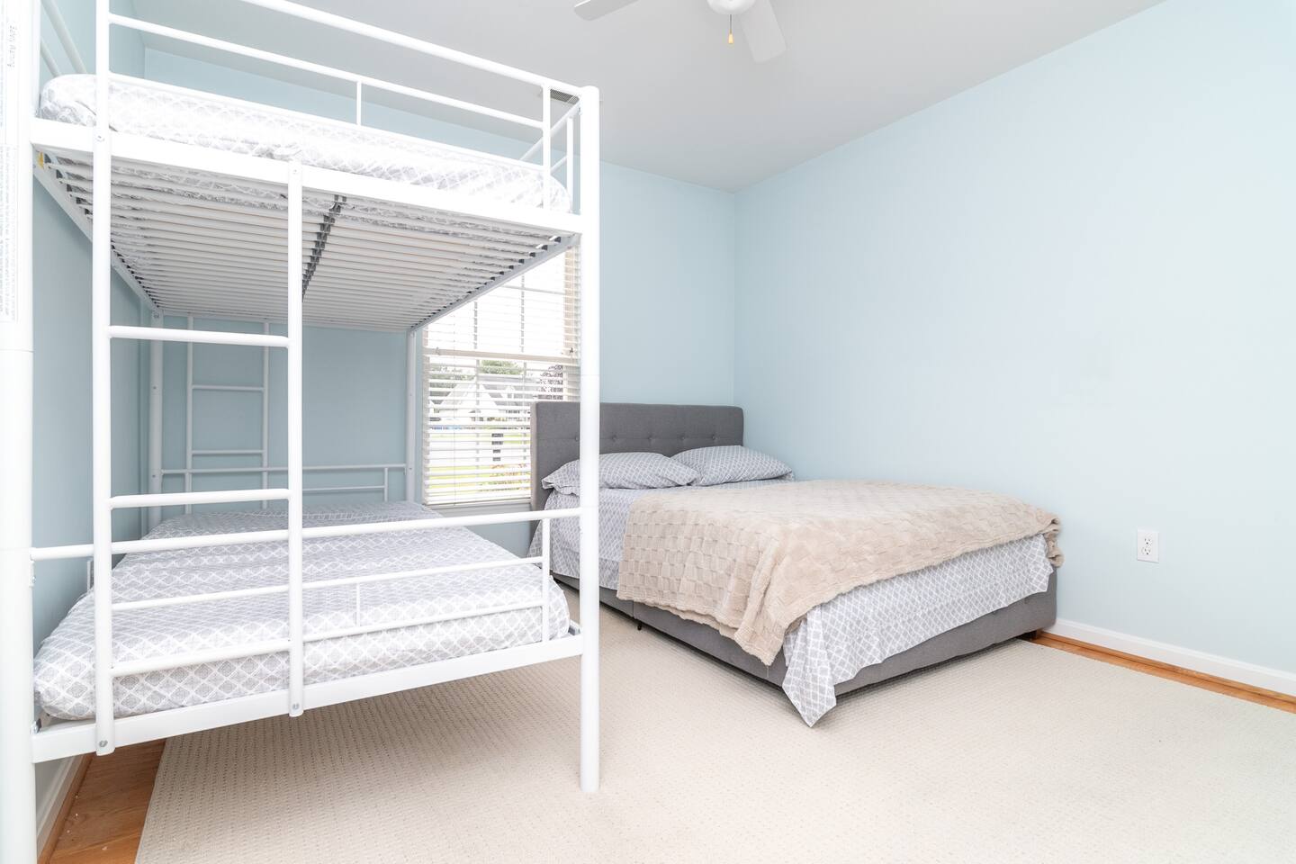 Ray of Sunshine-Dog Friendly, 4BR,furnished deck photo 33