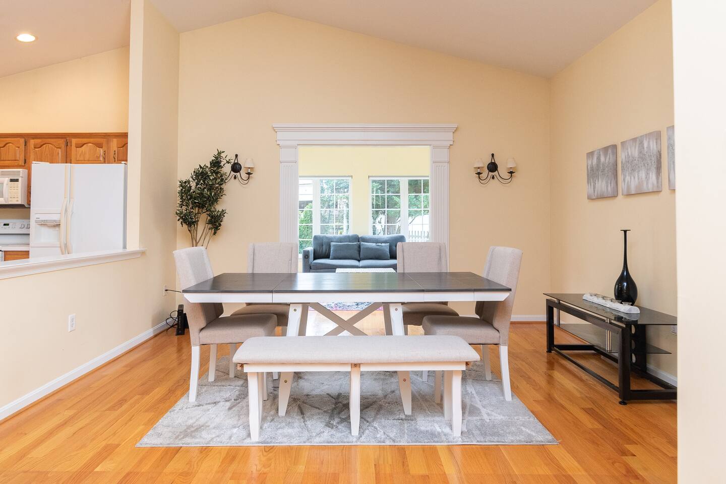 Ray of Sunshine-Dog Friendly, 4BR,furnished deck photo 19