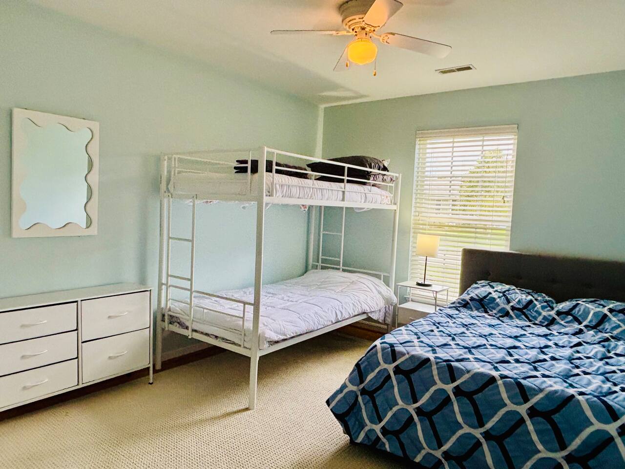 Ray of Sunshine-Dog Friendly, 4BR,furnished deck photo 32