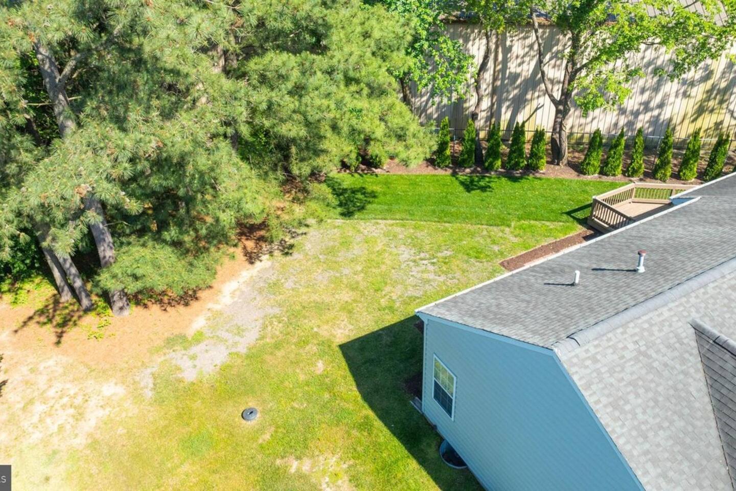 Ray of Sunshine-Dog Friendly, 4BR,furnished deck photo 46