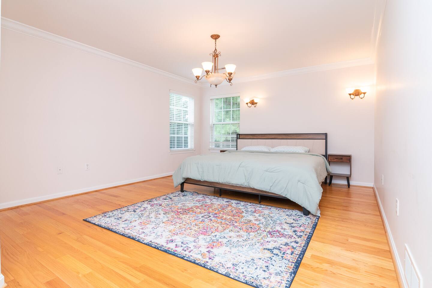 Ray of Sunshine-Dog Friendly, 4BR,furnished deck photo 24