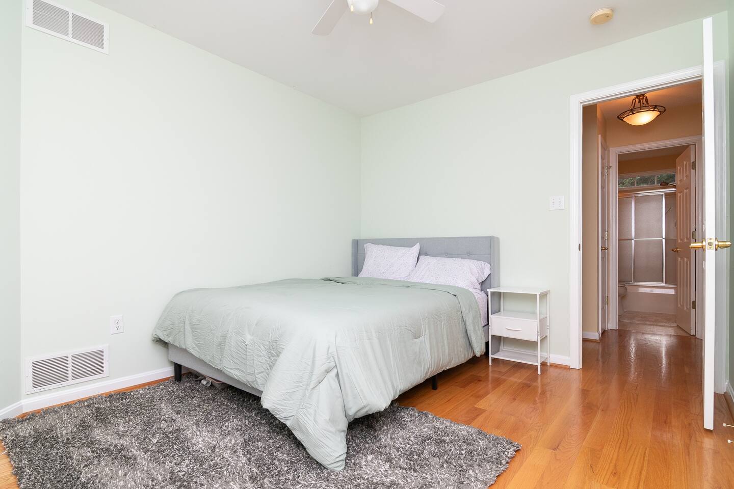 Ray of Sunshine-Dog Friendly, 4BR,furnished deck photo 30