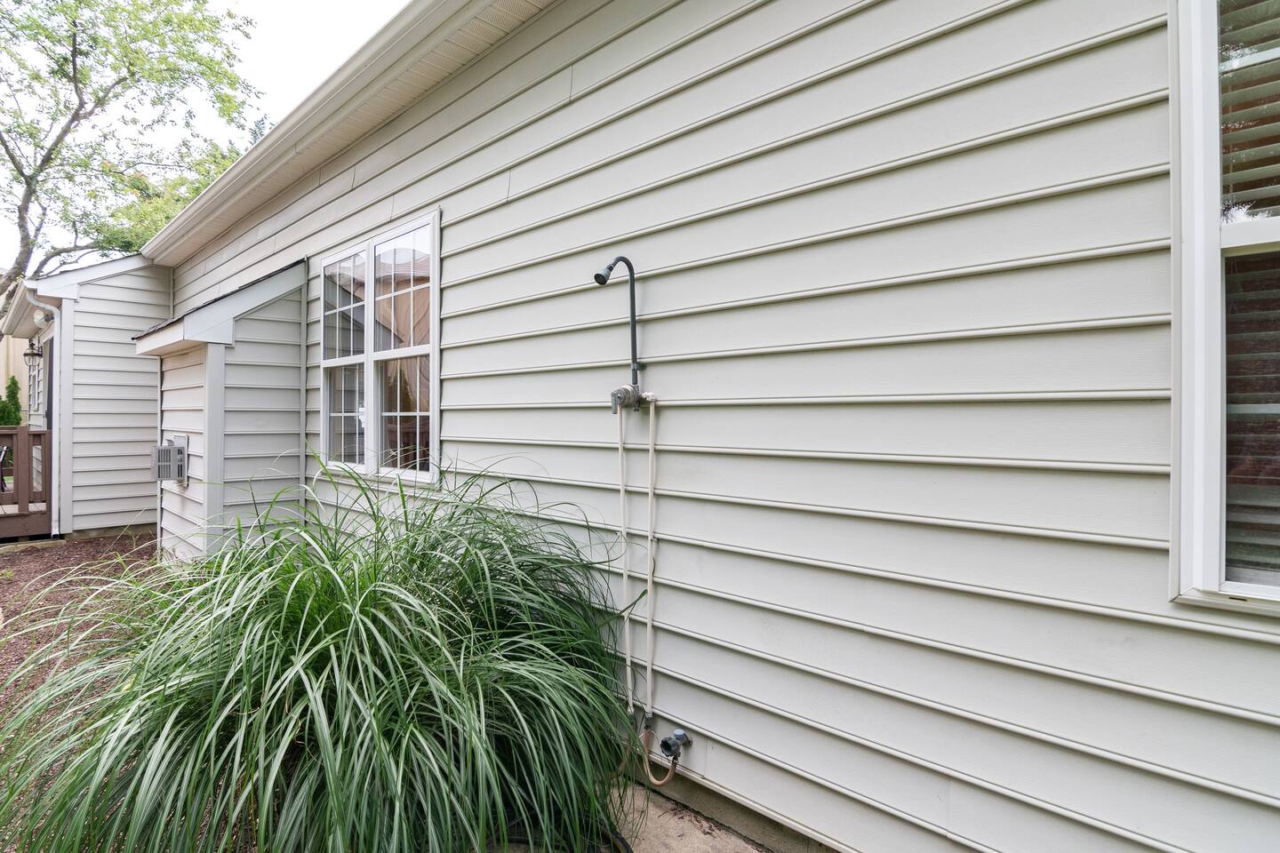 Ray of Sunshine-Dog Friendly, 4BR,furnished deck photo 41