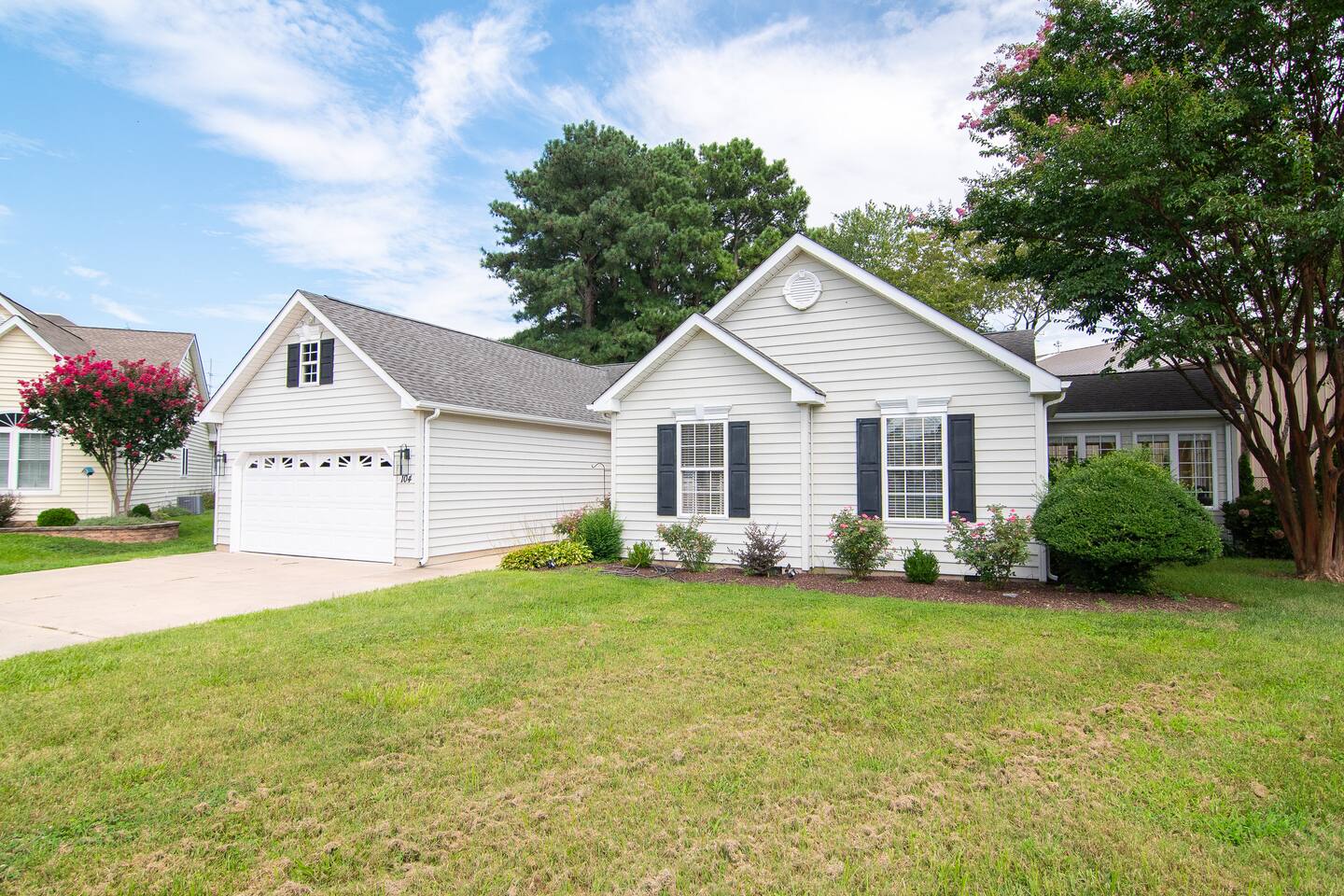Ray of Sunshine-Dog Friendly, 4BR,furnished deck photo 42