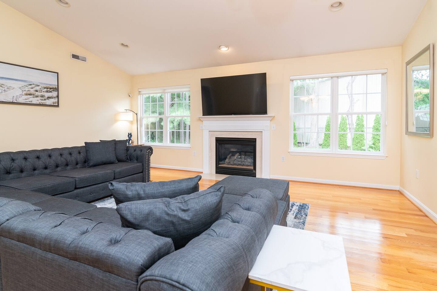 Ray of Sunshine-Dog Friendly, 4BR,furnished deck photo 14