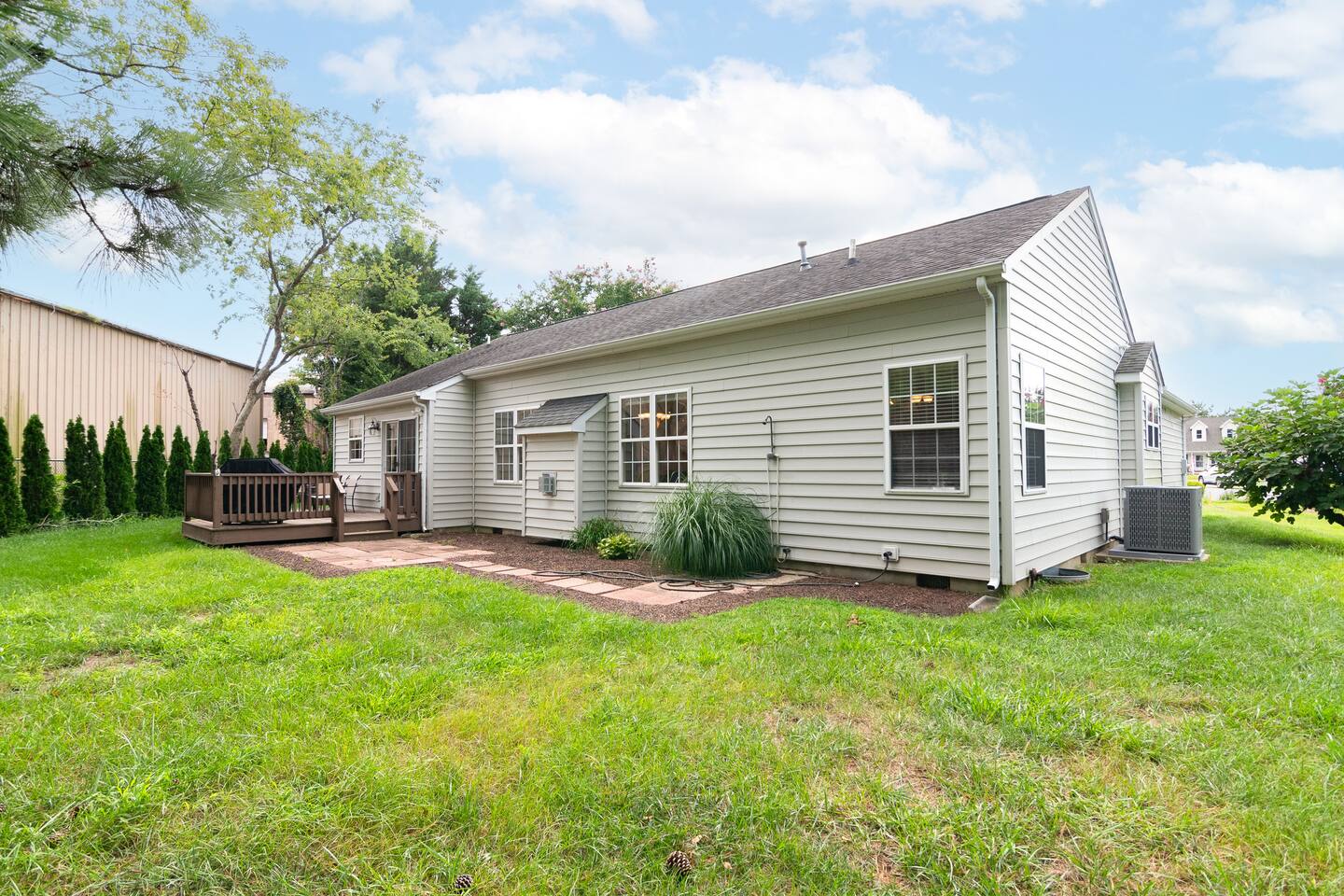 Ray of Sunshine-Dog Friendly, 4BR,furnished deck photo 44