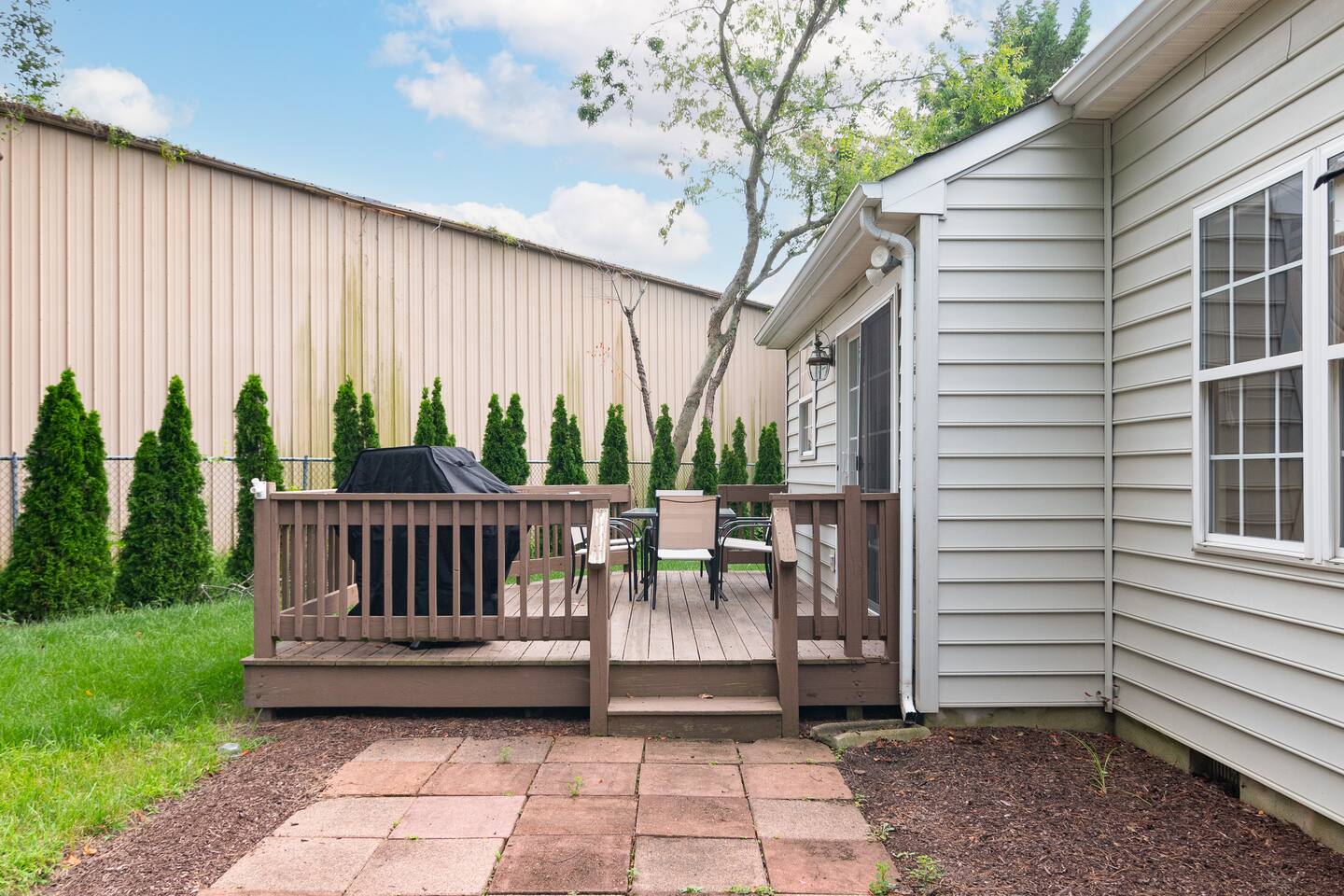 Ray of Sunshine-Dog Friendly, 4BR,furnished deck photo 37