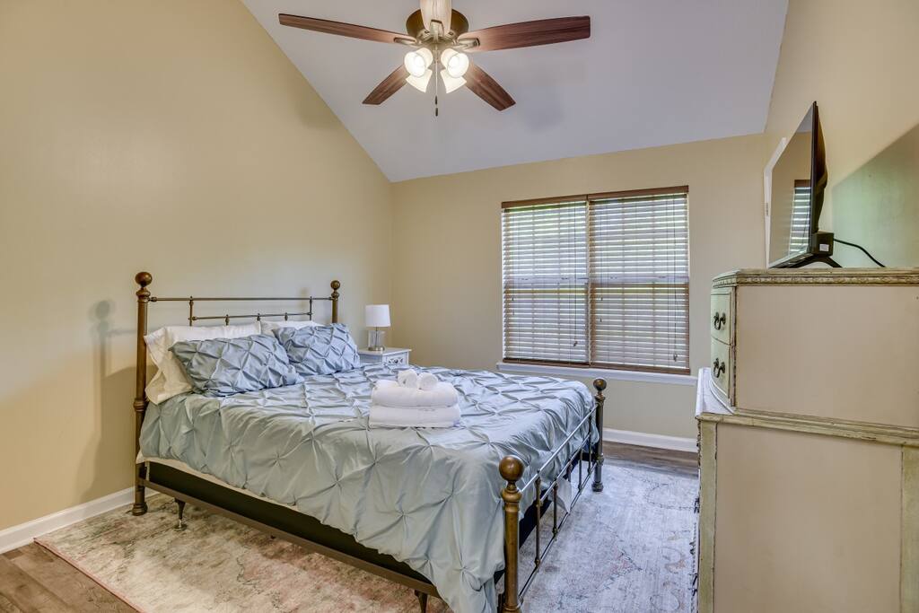 2BR/2.5 Bath - 2 Story Townhouse  - SuperHost