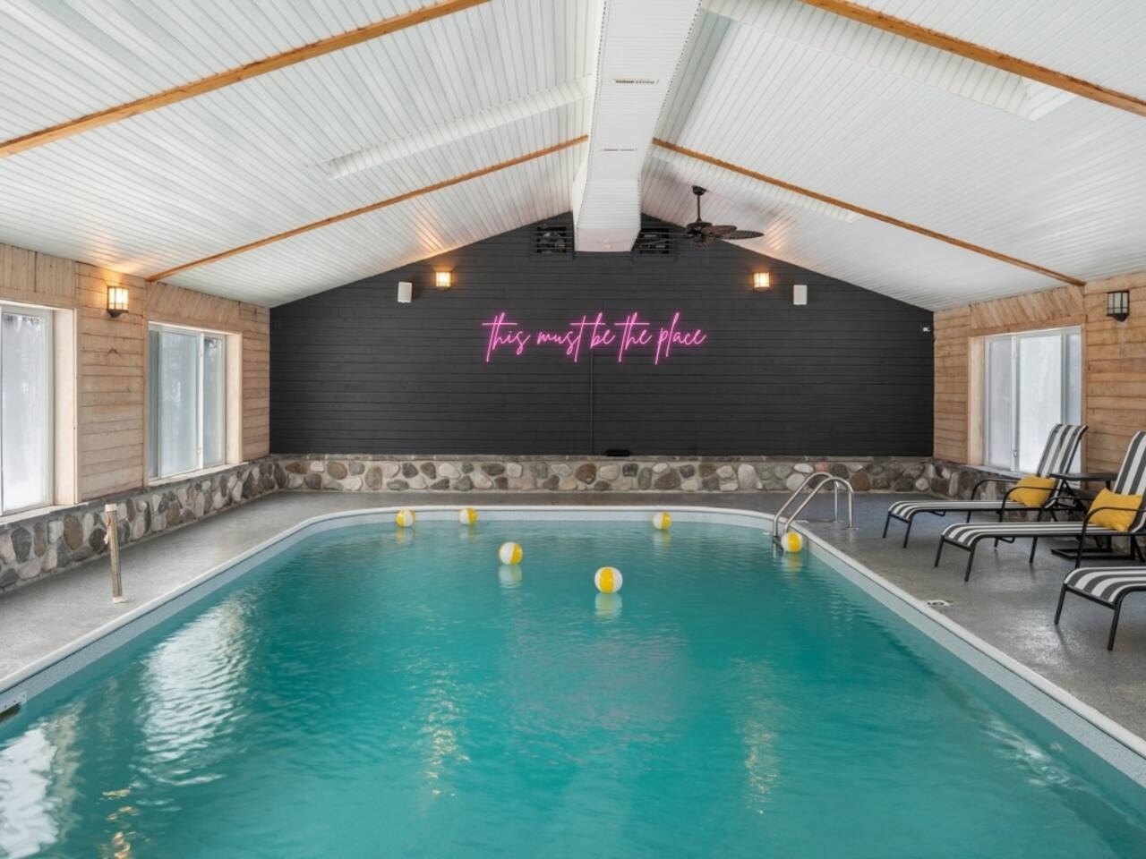Private Lodge*Near Boyne*Indoor Pool*Game Rms*Pets