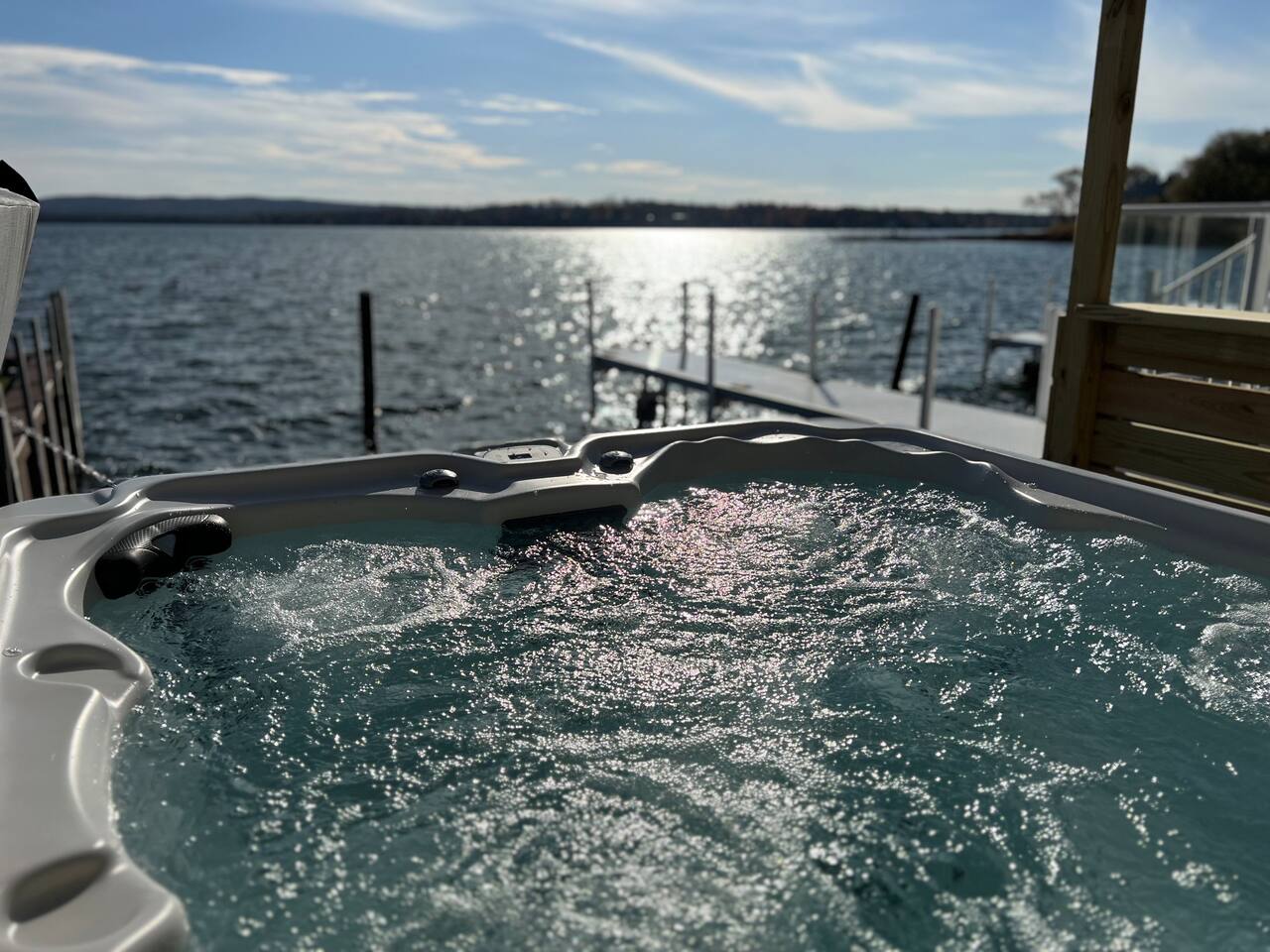 Lakefront - Private Hot Tub - Minutes to Skiing