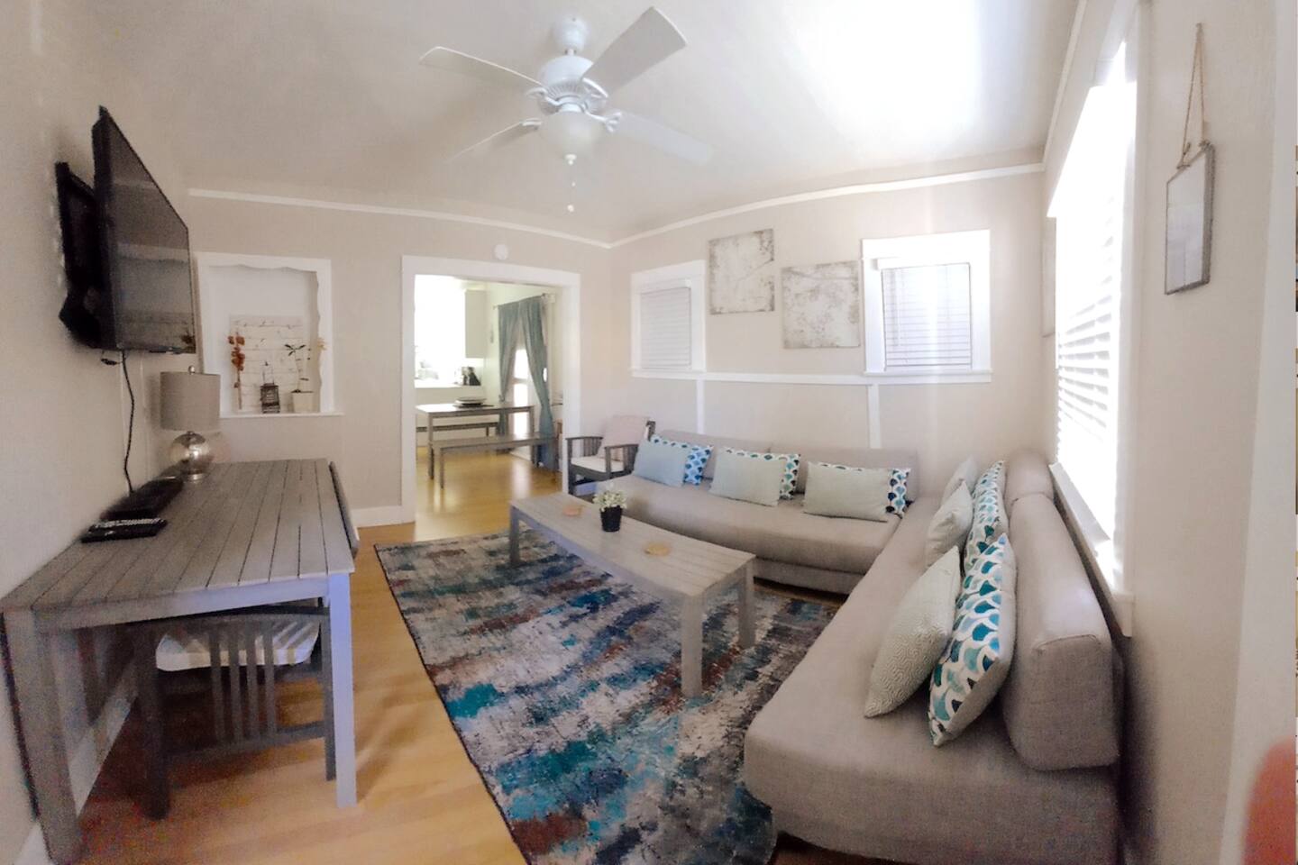 Villa Serena by the beach! Pet Lovers Welcome!