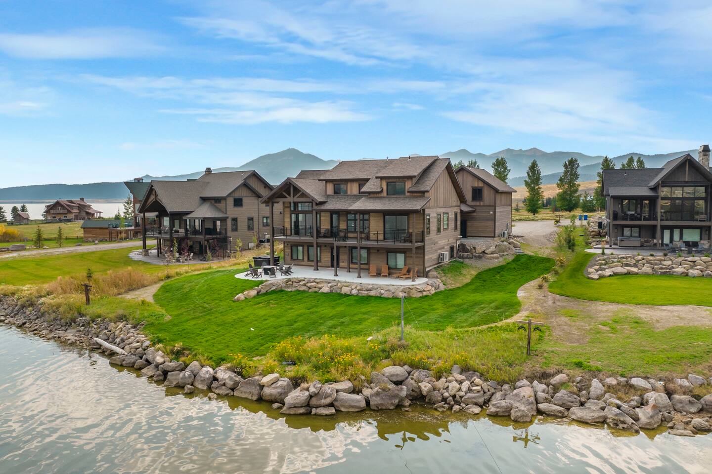 Lakeview Manor; worldclass fishing, 20 mi to YNP