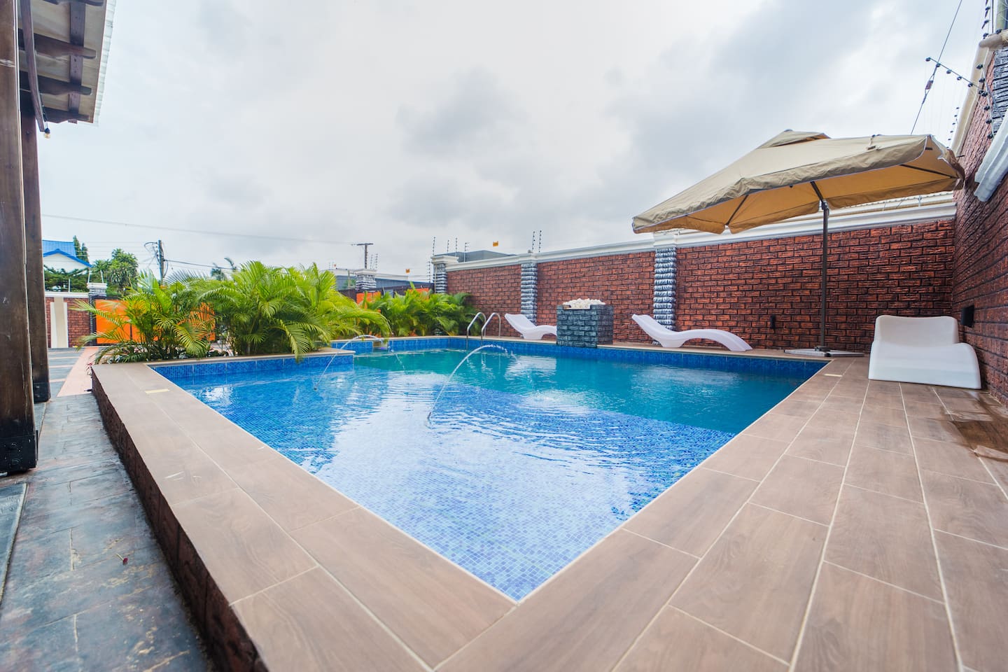 Studio /Pool/ GYM / airport view/ rooftop